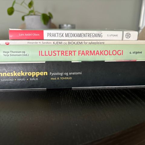 Pensumbøker paramedisin/sykepleie