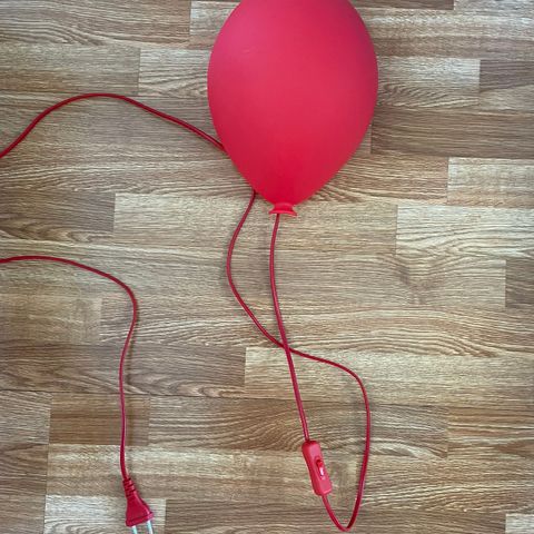 Vegglampe ballong fra IKEA