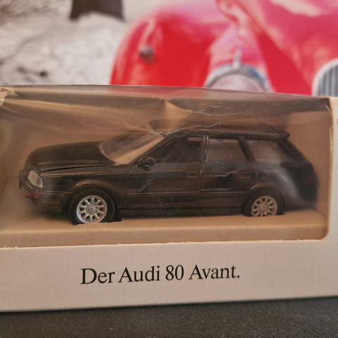 Audi 80 avant 1:43