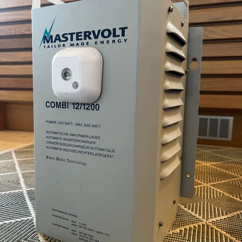 Mastervolt kombi Inverter/Lader - 1200VA - 50A