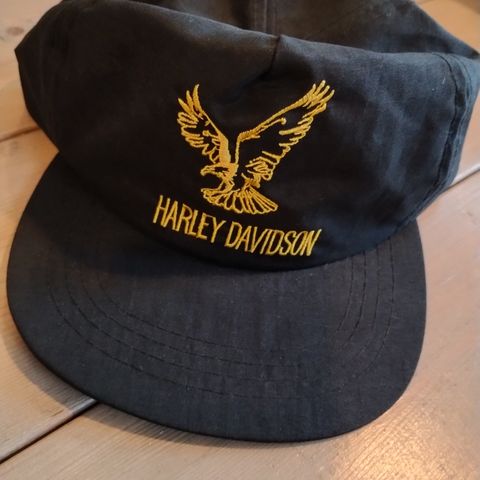 Caps med brodert Harley Davidson logo