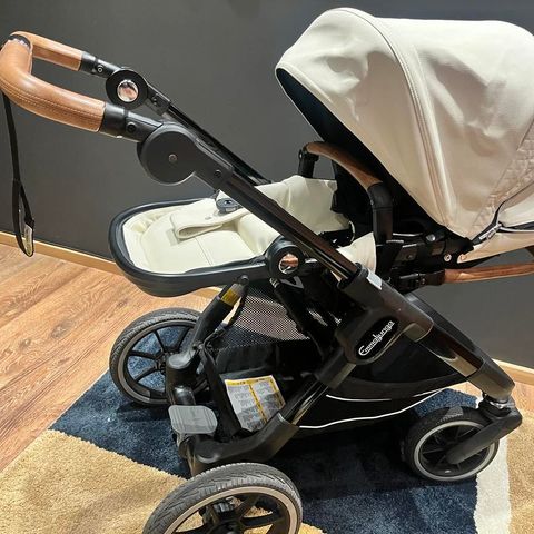 Emmaljunga Model NXT90 Deluxe 2023 med MYE utstyr (sandbeige)