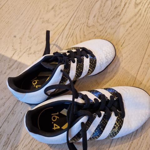 Adidas fotballsko str 29