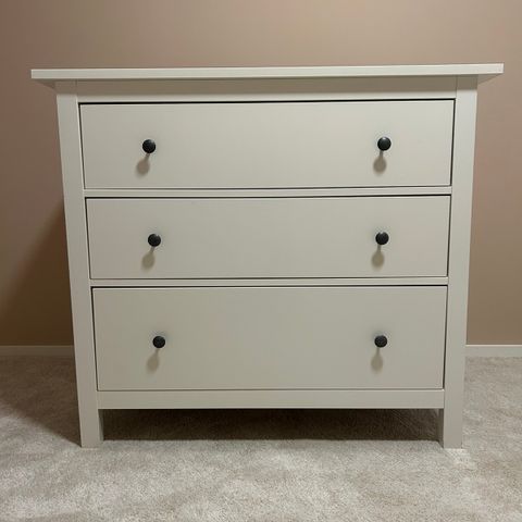 Hemnes kommode med 3 skuffer