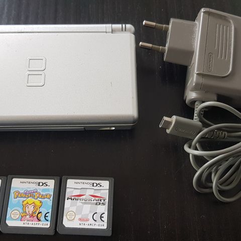 Nintendo DS Lite med 3 spill (Mario)