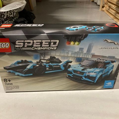 Lego 76898 - Formula E Panasonic Jaguar Racing GEN2 car & Jaguar I-PACE eTROPHY