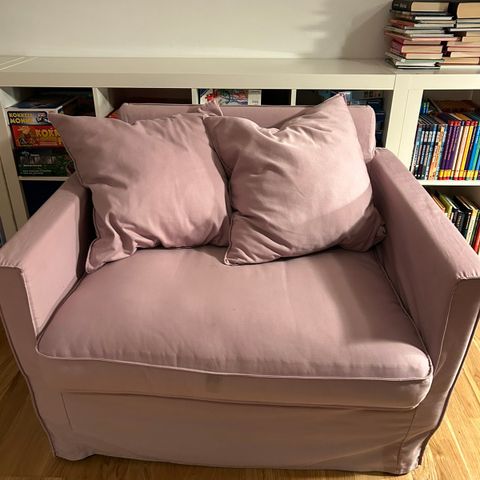 Stor lyserosa sofastol fra IKEA