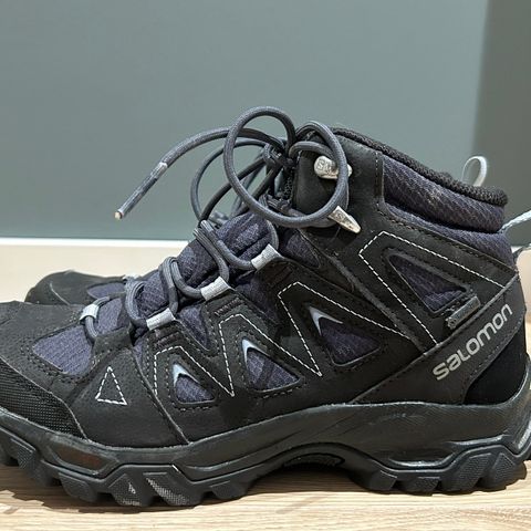 Meget pent og lite brukte Salomon hiking Goretex sko str 37