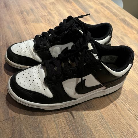 Nike Dunks Panda low