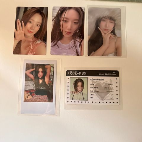 Wtt/wts Gidle photocards