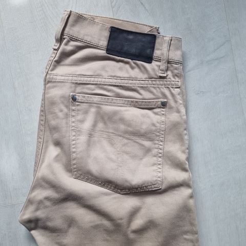 Pent brukt herre jeans. Tiger of Sweden. Størrelse W30 L32