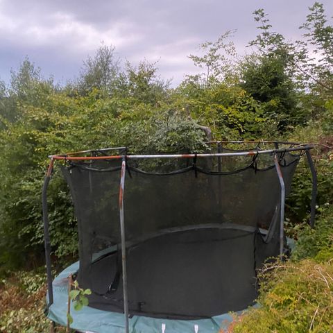 Godt brukt trampoline