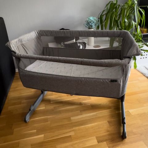 Tova bedside crib, grey