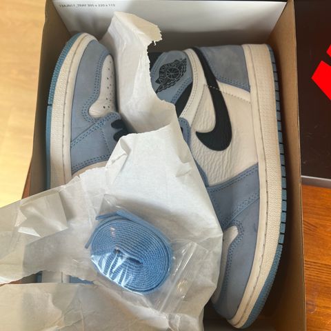 Air Jordan 1 retro high OG university blue