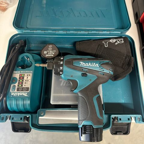 Makita skrutrekker DF030DWE