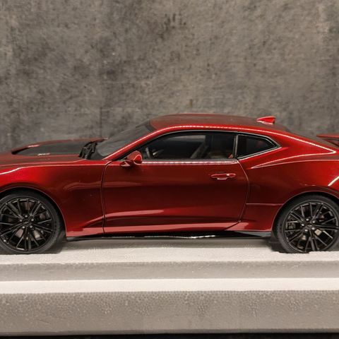 AUTOart - Chevrolet Camaro ZL1 - 2017 modell - Garnet Red - Skala 1:18