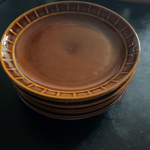 8 tallerkener fra ikoniske Pruszkow pottery