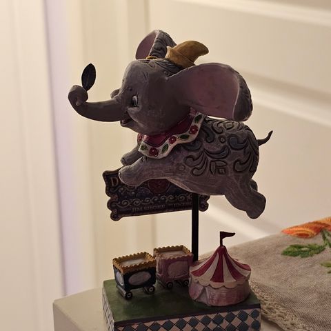 Jim shore, Disney tradition -Dumbo, "Faith in flight"