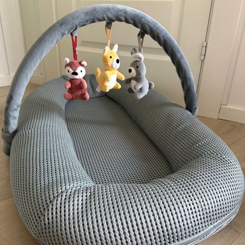 Babynest fra Yngri - grey mesh