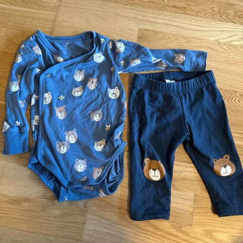 Sett fra Lindex - Omslagsbody og leggings med bamse