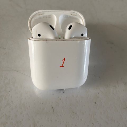 Apple AirPods 2