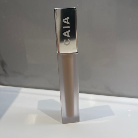 Caia concealer