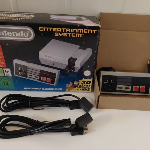 Nintendo classic mini med 2 ktr., forlengelseskabler og HDMI kabel. Plug & Play