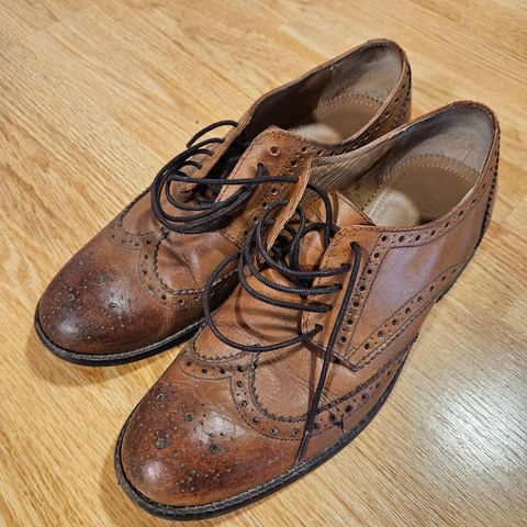 Pensko Brogues fra Ben Sherman i beige 42