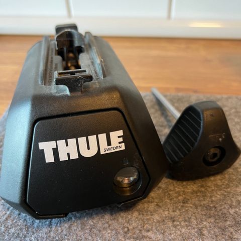 Fotsett 710410, Thule Evo Raised Rail (4 føtter til takstativ)