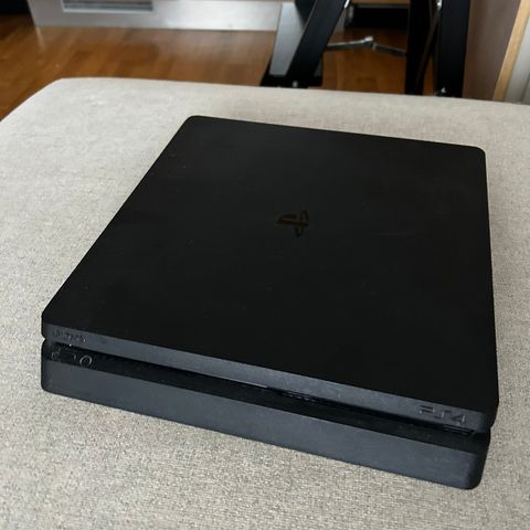 PlayStation 4 (reservert)