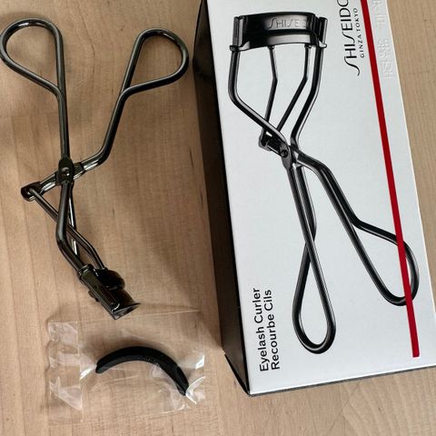 Shiseido Eyelash Curler ubrukt med ekstra Pad