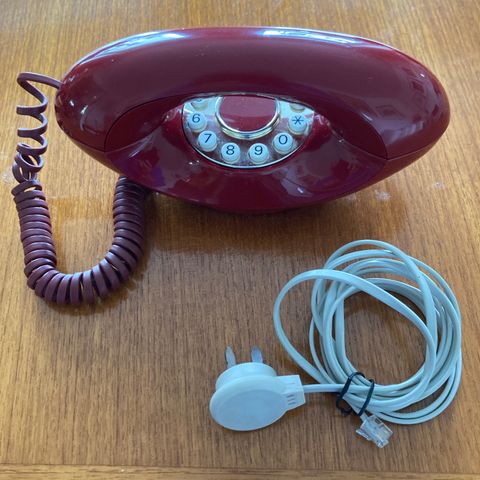 Retro rød telefon.