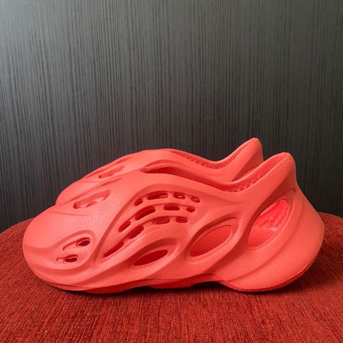 Adidas Yeezy Foam Runners Vermillion (str 38)