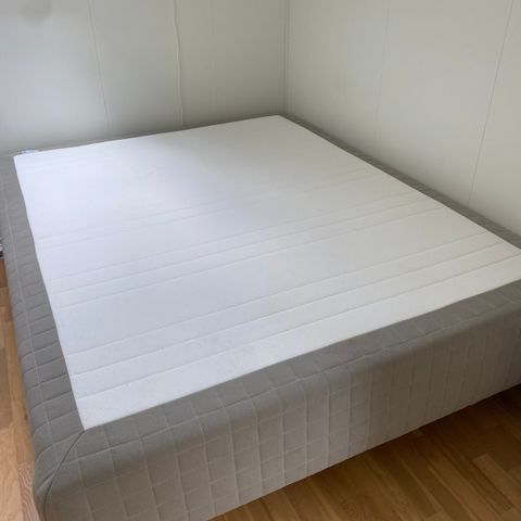 Skårer seng fra IKEA  (140 - 160 cm) RESERVERT