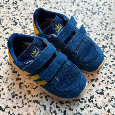 Adidas joggesko, str 24