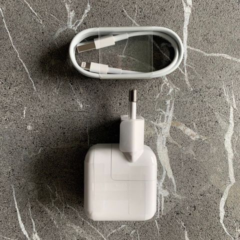 Apple  USB-lader og lightning-til-USB-kabel (1 m)