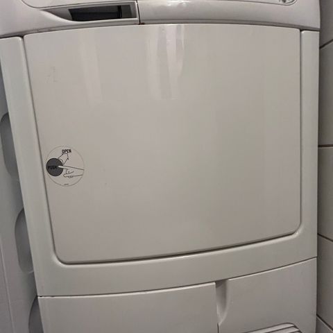 RESERVERT Tørketrommel Electrolux EDC 509 E gis bort