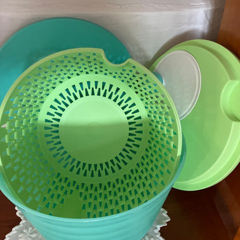 Tupperware salatslynge og oppbevaringsbolle