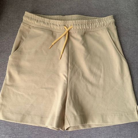 Beige shorts i bomull fra Flattop.