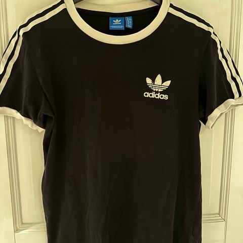 Adidas tskjorte str 38