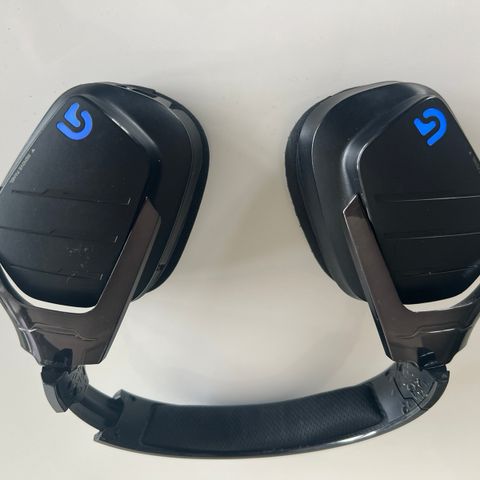 Logitech RGB gaming headsett