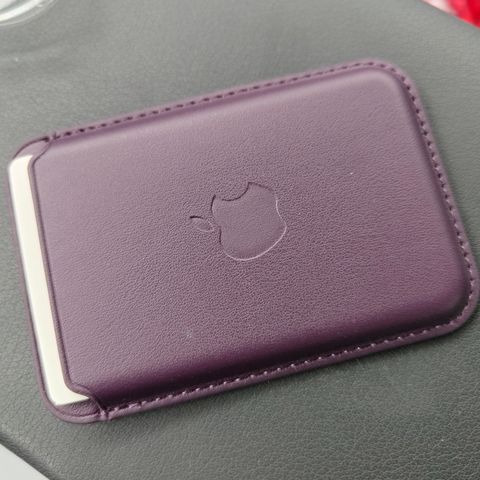 Magnetic wallet For iPhone