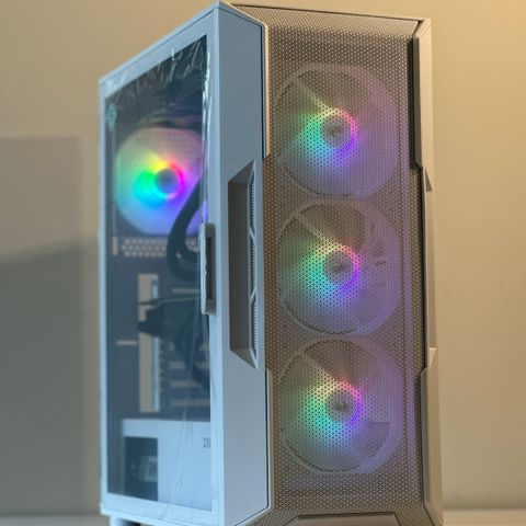 NYBYGD GAMING PC // I7 // 32GB RAM // 1TB M.2