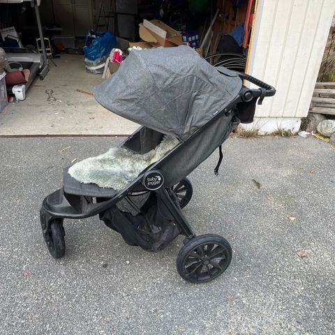 Lite og pent brukt babyjogger med ubrukt babydel