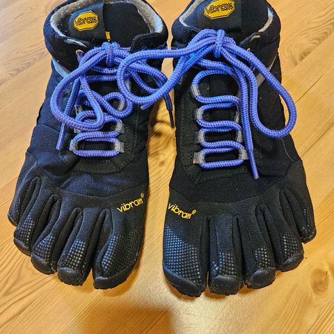 Vibram fivefingers med ullfôr str. 41. Pent og lite brukt