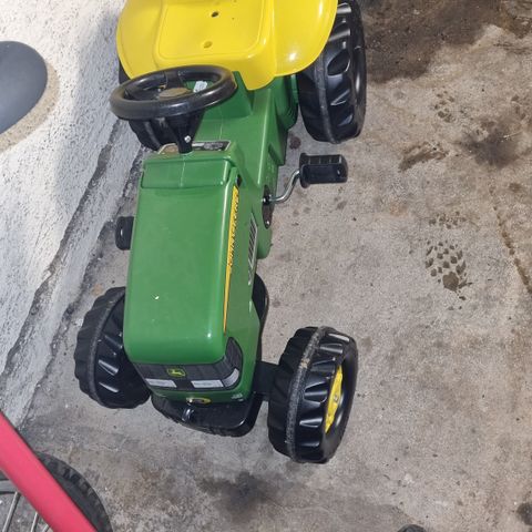 John Deere barnetraktor med tilhenger 700 kr