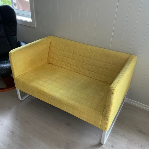 Gul sofa