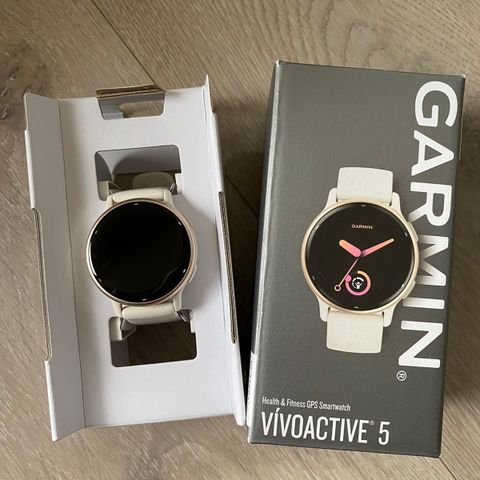 Garmin Vivoactive 5 - gull med hvit hvit reim