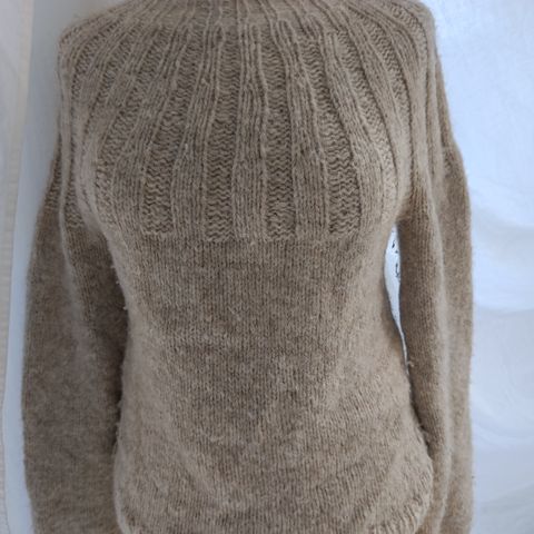 Sunday Sweater fra petite knit