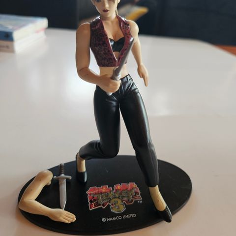 Nina Williams figur. Tekken 3